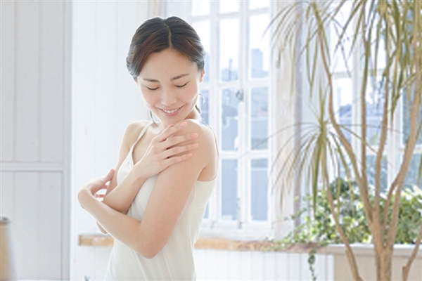 全身スキンケア女性